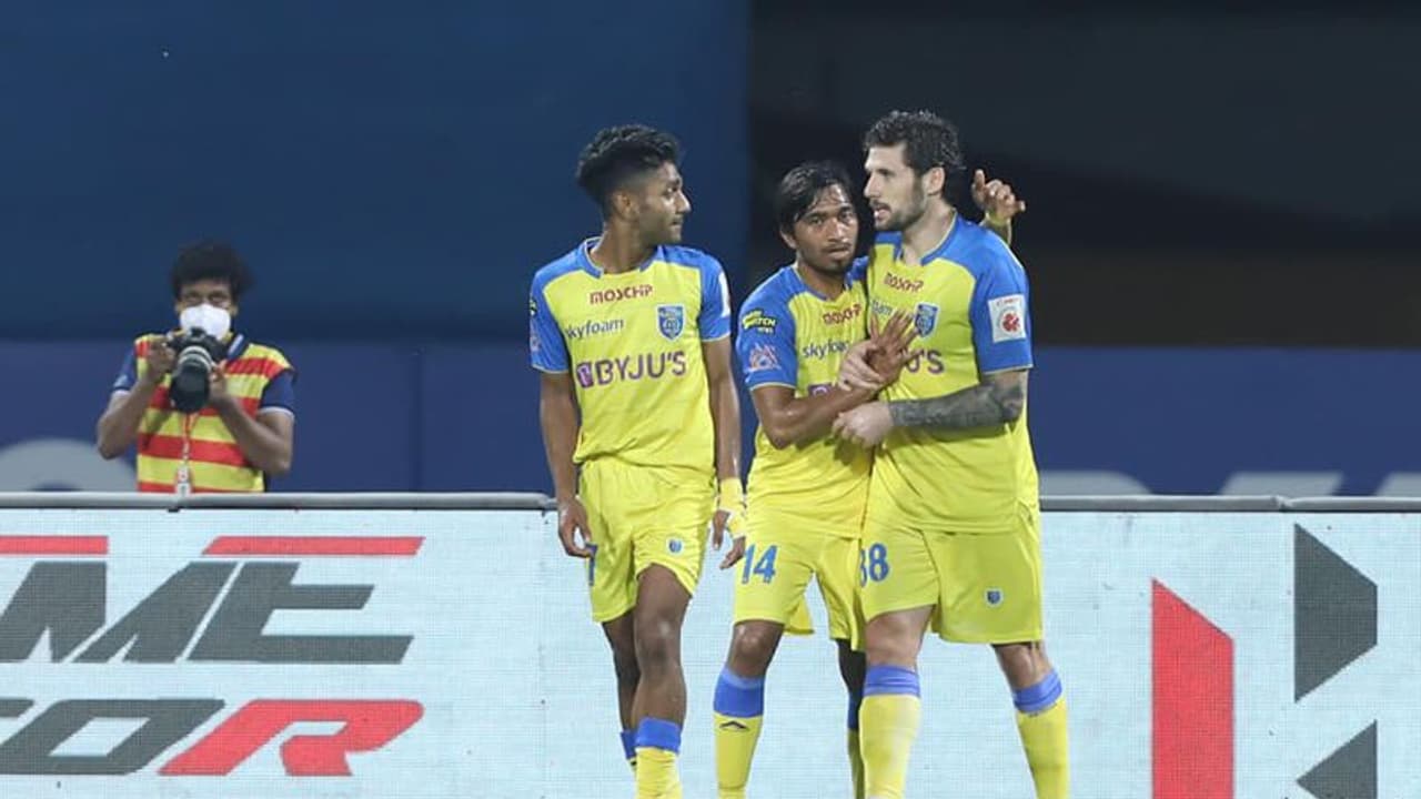 Kerala Blasters : കേരള ബ്ലാസ്റ്റേഴ്സിന് വീണ്ടും പരിക്ക് വില്ലനാകുന്നു; സൂപ്പര്താരം രണ്ടാഴ്ച്ച പുറത്ത് Kerala Blasters : കേരള ബ്ലാസ്റ്റേഴ്സിന് വീണ്ടും പരിക്ക് വില്ലനാകുന്നു; സൂപ്പര്താരം രണ്ടാഴ്ച്ച പുറത്ത്