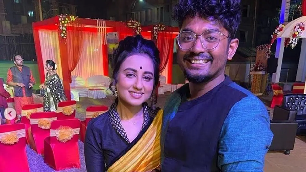 ভ্যালেন্টাইন্স ডে তে ভালবাসা মাখানো পোস্ট শোভনের, পাল্টা জবাবে কী দিলেন স্বস্তিকা ভ্যালেন্টাইন্স ডে তে ভালবাসা মাখানো পোস্ট শোভনের, পাল্টা জবাবে কী দিলেন স্বস্তিকা