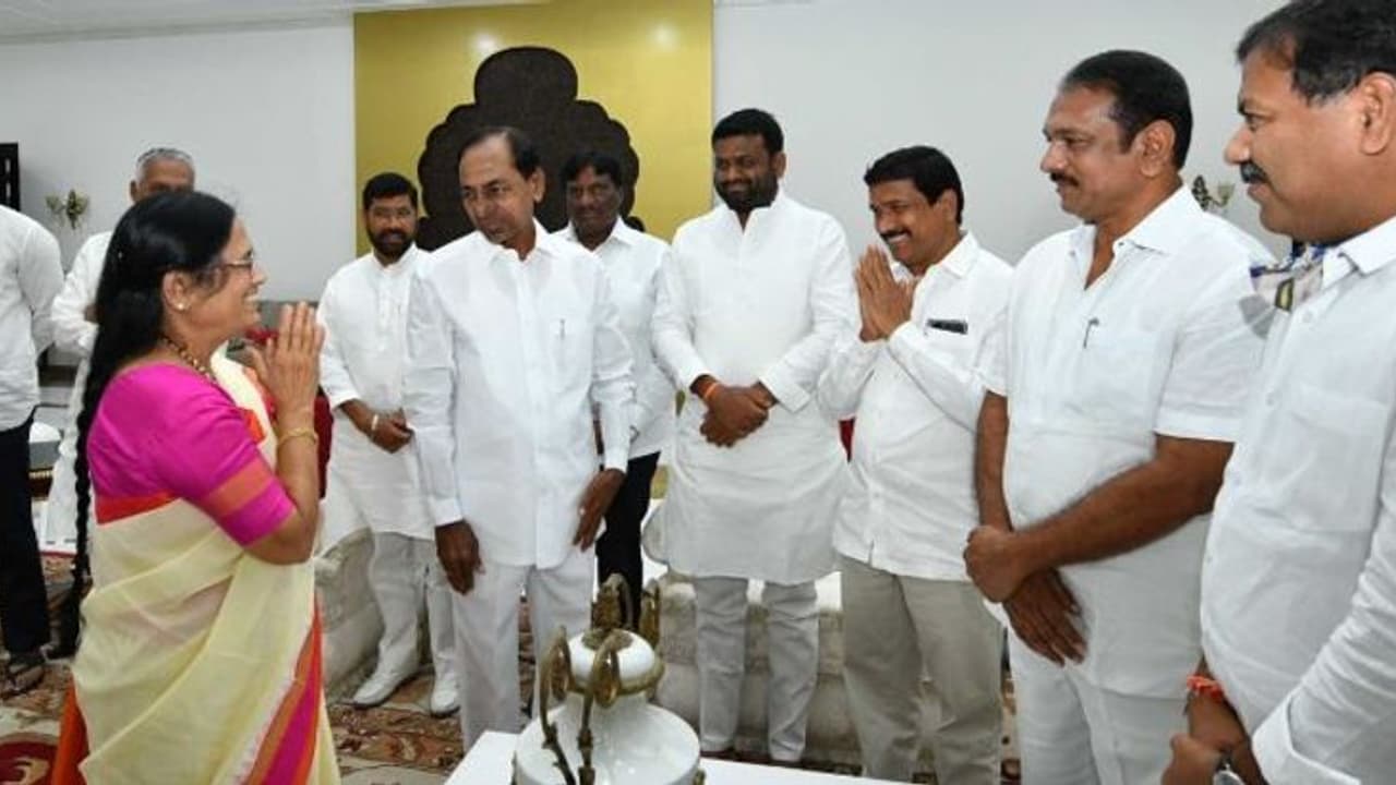 నేను మీ పాలమూరు కోడలిని... ఆశీర్వదించండి: సురభి వాణిదేవి నేను మీ పాలమూరు కోడలిని... ఆశీర్వదించండి: సురభి వాణిదేవి