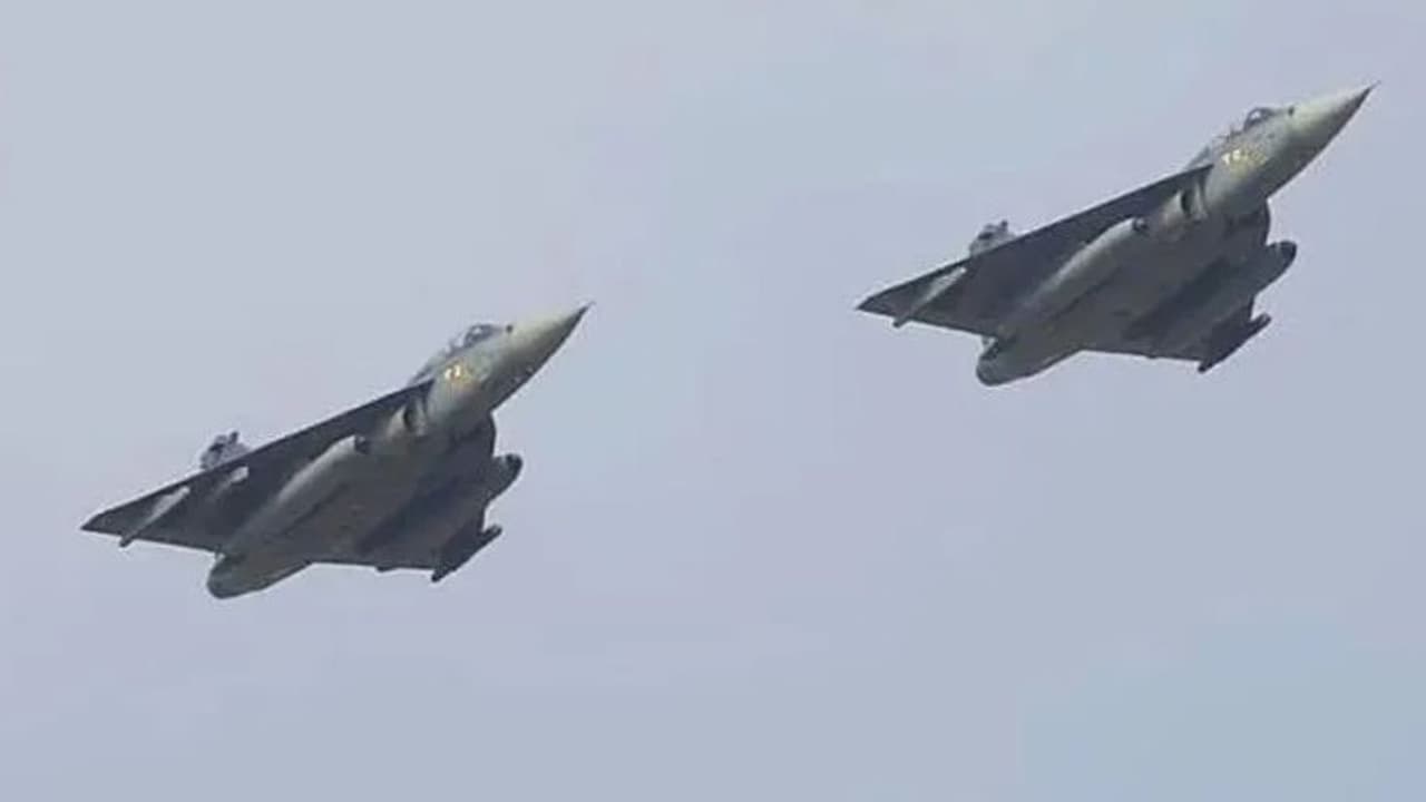 पीएम मोदी बोले एक समय था जब तेजस की फाइलें बंद करने की नौबत आ गई थी, आज यह आसमान में शान से उड़ रहा