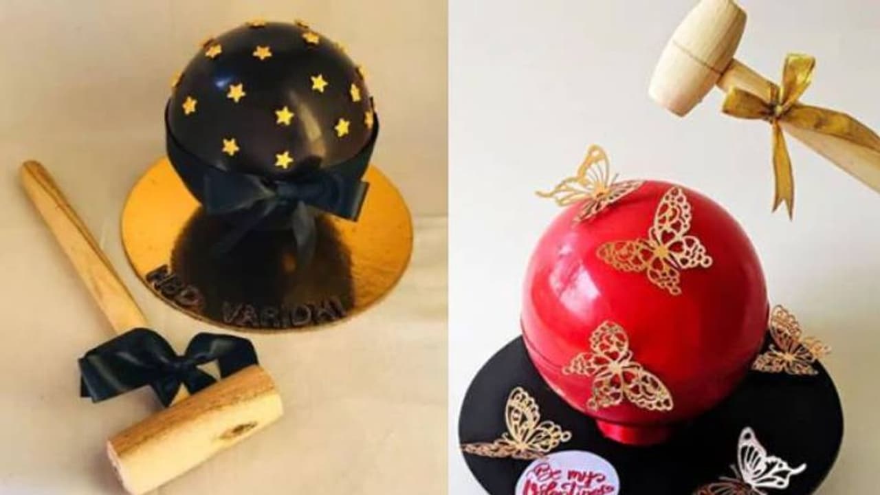 ഈ കേക്ക് മുറിക്കുകയല്ല, തല്ലിപ്പൊട്ടിക്കുകയാണ് വേണ്ടത്; വൈറലായി വീഡിയോ ഈ കേക്ക് മുറിക്കുകയല്ല, തല്ലിപ്പൊട്ടിക്കുകയാണ് വേണ്ടത്; വൈറലായി വീഡിയോ