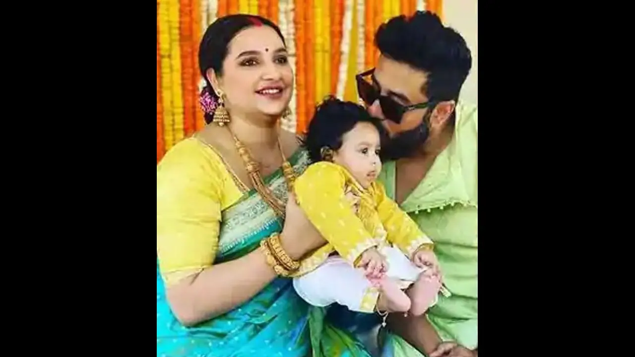 কোলে ইউভানকে নিয়ে পুজোয় মাতলেন শুভশ্রী, ছেলেকে মণ্ডপে এনে কী বললেন শুভশ্রী কোলে ইউভানকে নিয়ে পুজোয় মাতলেন শুভশ্রী, ছেলেকে মণ্ডপে এনে কী বললেন শুভশ্রী