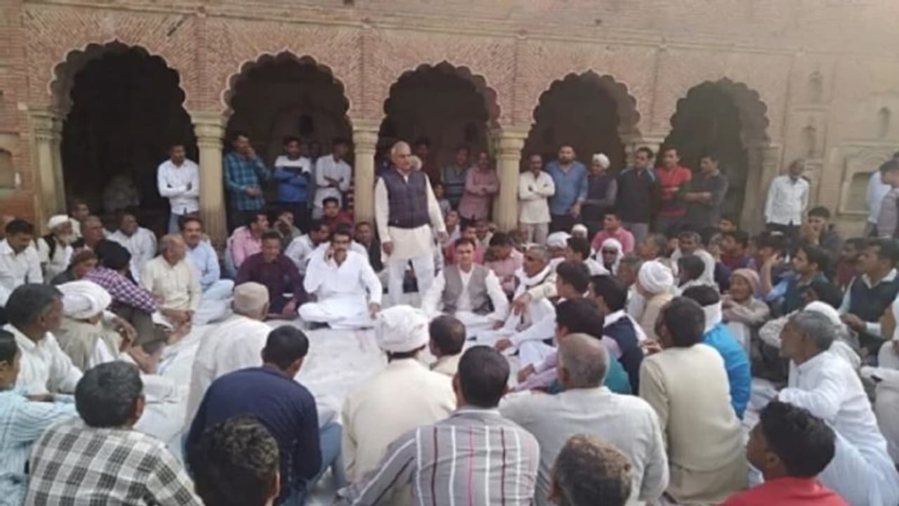 West Bengal: BJP workers stage protest in front of party office demanding change of election candidates