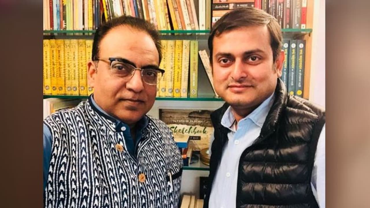 বিজেপিতে যোগ দিচ্ছেন না অরিন্দম, গুজব উড়িয়েই শঙ্কুদেবের সঙ্গে সোনার বাংলা নিয়ে 'চর্চা' পরিচালকের বিজেপিতে যোগ দিচ্ছেন না অরিন্দম, গুজব উড়িয়েই শঙ্কুদেবের সঙ্গে সোনার বাংলা নিয়ে 'চর্চা' পরিচালকের