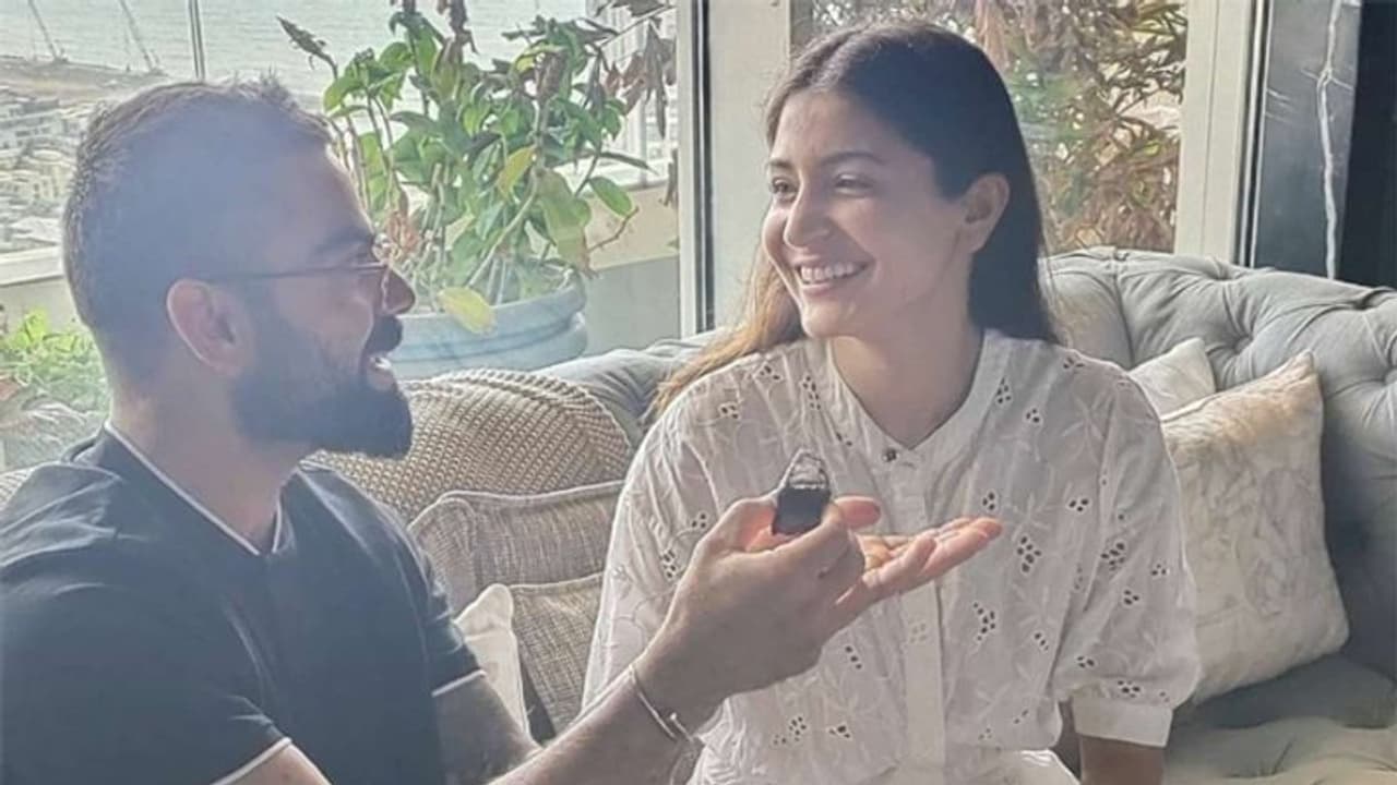 వుమెన్స్ డే సందర్భంగా భార్యా, కూతురు ఫోటోను పోస్టు చేసిన విరాట్ కోహ్లీ... అమ్మలా ఎదగాలంటూ... వుమెన్స్ డే సందర్భంగా భార్యా, కూతురు ఫోటోను పోస్టు చేసిన విరాట్ కోహ్లీ... అమ్మలా ఎదగాలంటూ...