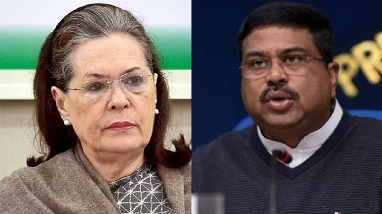 तेल कीमतों पर सियासत : सोनिया के पत्र पर प्रधान का जवाब राजस्थान महाराष्ट्र में सबसे ज्यादा टैक्स तेल कीमतों पर सियासत : सोनिया के पत्र पर प्रधान का जवाब राजस्थान महाराष्ट्र में सबसे ज्यादा टैक्स