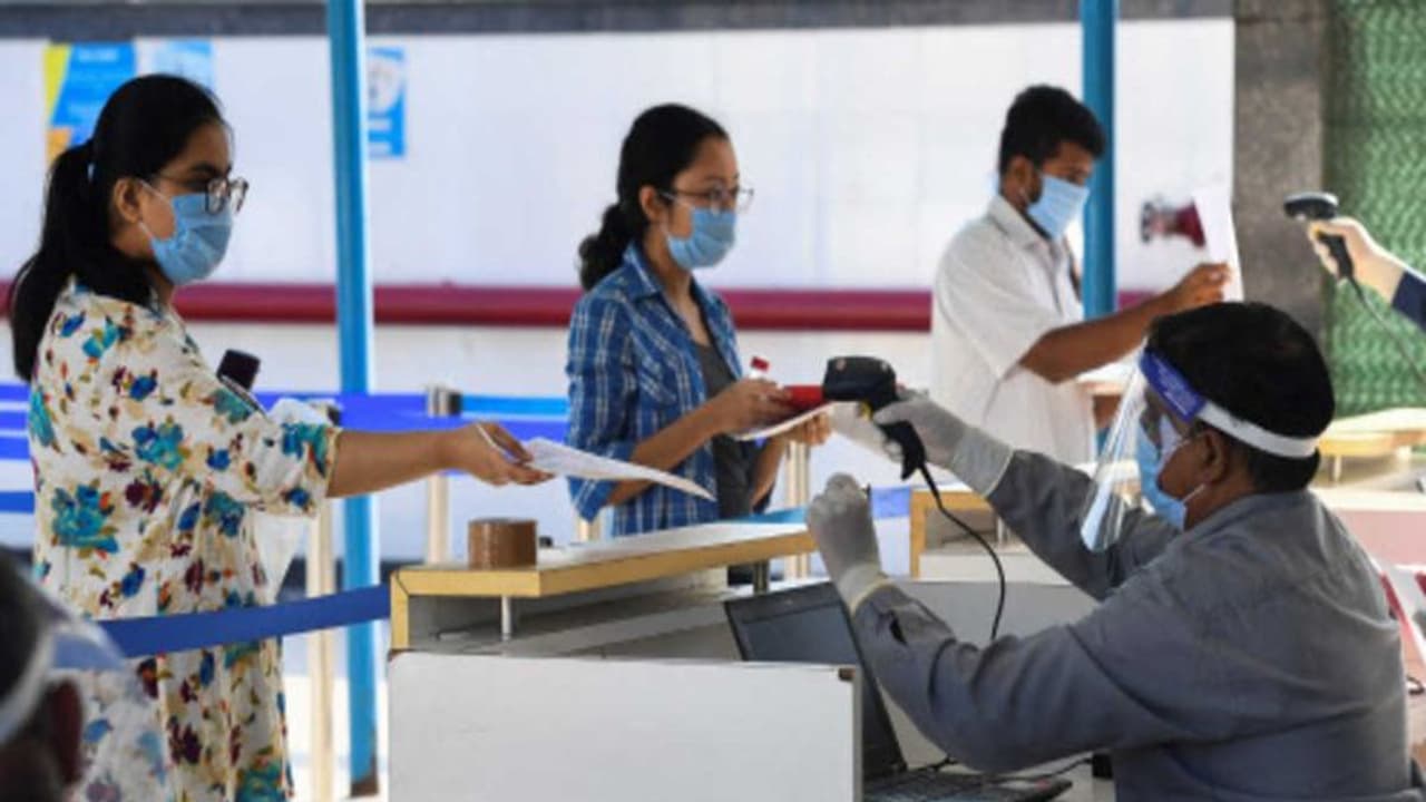 JEE Main 2022 Session 2: जेईई मेंस सेशन 2 में एक बार फिर से रजिस्ट्रेशन का मौका, दोबारा खोली गई विंडो JEE Main 2022 Session 2: जेईई मेंस सेशन 2 में एक बार फिर से रजिस्ट्रेशन का मौका, दोबारा खोली गई विंडो