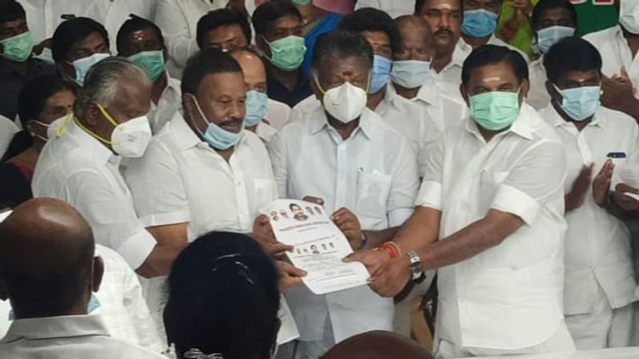 முதல்வர் எடப்பாடி பழனிசாமியும், துணை முதல்வர் ஓ.பன்னீர்செல்வம் போட்டியிடும் தொகுதிகள் இதுதான்..! முதல்வர் எடப்பாடி பழனிசாமியும், துணை முதல்வர் ஓ.பன்னீர்செல்வம் போட்டியிடும் தொகுதிகள் இதுதான்..!