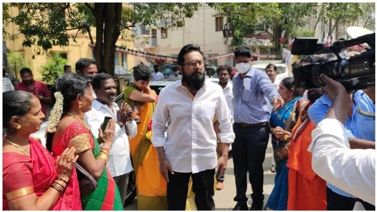 நான் கேட்டிருந்தால் திமுகவே அன்று 40 தொகுதிகள் கொடுத்திருக்கும்.. ஓவர் பில்டப் கொடுக்கும் சரத்குமார்.. நான் கேட்டிருந்தால் திமுகவே அன்று 40 தொகுதிகள் கொடுத்திருக்கும்.. ஓவர் பில்டப் கொடுக்கும் சரத்குமார்..