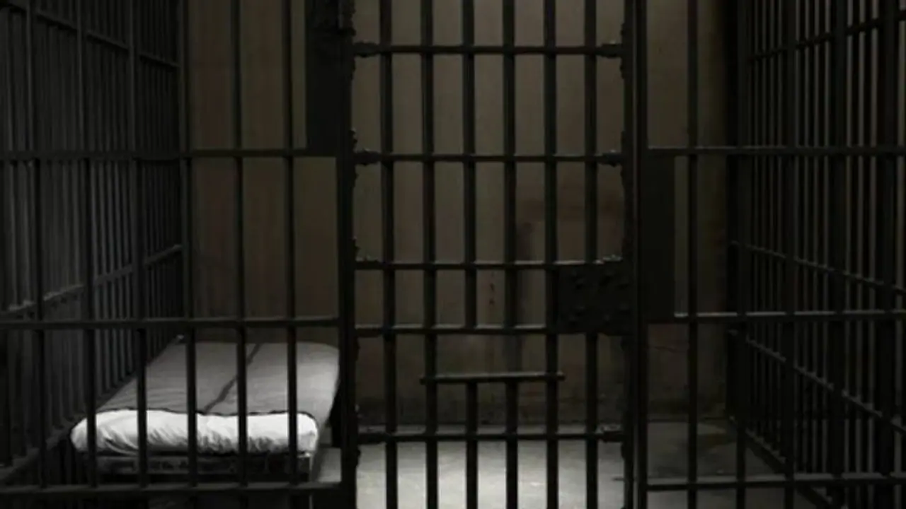 নাইট কার্ফুর মাঝে জেলের দেওয়াল ফুটো করে পালাল বন্দিরা নাইট কার্ফুর মাঝে জেলের দেওয়াল ফুটো করে পালাল বন্দিরা