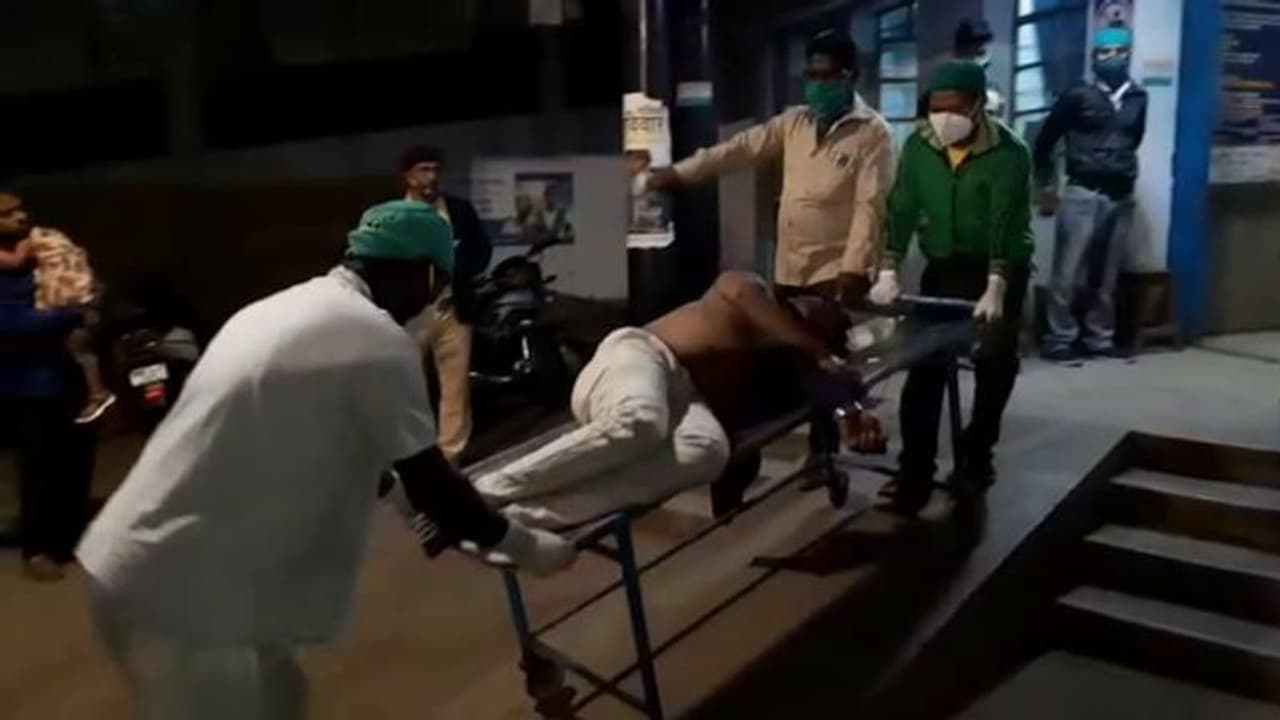 ബംഗാളിൽ തൃണമൂൽ കോൺഗ്രസ് പ്രവർത്തകൻ വെടിയേറ്റ് മരിച്ചു, മൂന്ന് പേർക്ക് പരിക്ക് ബംഗാളിൽ തൃണമൂൽ കോൺഗ്രസ് പ്രവർത്തകൻ വെടിയേറ്റ് മരിച്ചു, മൂന്ന് പേർക്ക് പരിക്ക്