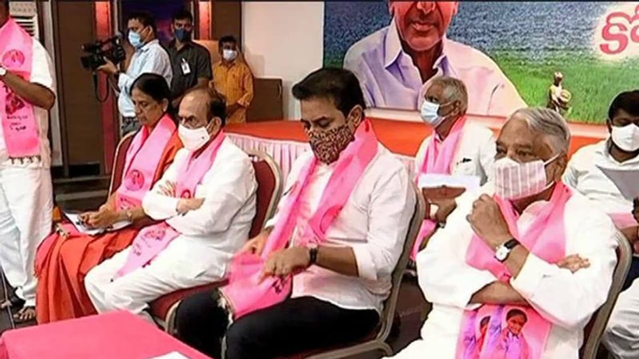 ఎమ్మెల్సీ ఎన్నికలు: జిల్లాకు ముగ్గురు మంత్రులు.. ఎమ్మెల్యేలదే బాధ్యత, కేటీఆర్ ఆదేశాలు ఎమ్మెల్సీ ఎన్నికలు: జిల్లాకు ముగ్గురు మంత్రులు.. ఎమ్మెల్యేలదే బాధ్యత, కేటీఆర్ ఆదేశాలు