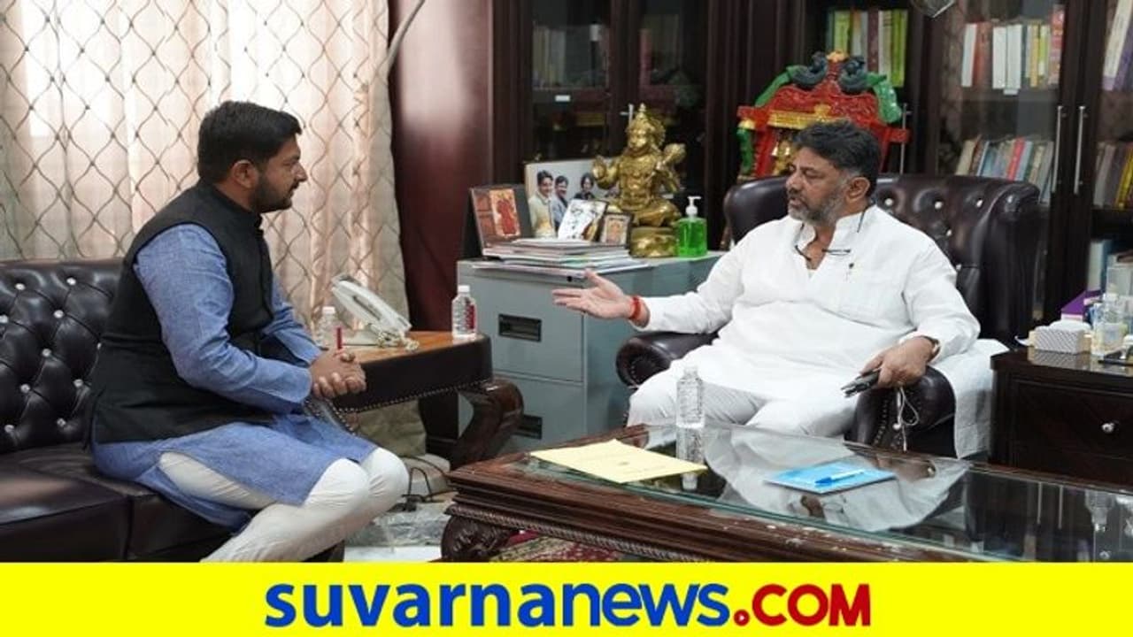 ಕಾಂಗ್ರೆಸ್ ಸೇರ್ಪಡೆಗೆ ಅಂತಿಮ ಮಾತುಕತೆ ನಡೆಸಿದ ಕರ್ನಾಟಕ ಬಿಜೆಪಿ ಸಂಸದರ ಪುತ್ರ ಕಾಂಗ್ರೆಸ್ ಸೇರ್ಪಡೆಗೆ ಅಂತಿಮ ಮಾತುಕತೆ ನಡೆಸಿದ ಕರ್ನಾಟಕ ಬಿಜೆಪಿ ಸಂಸದರ ಪುತ್ರ