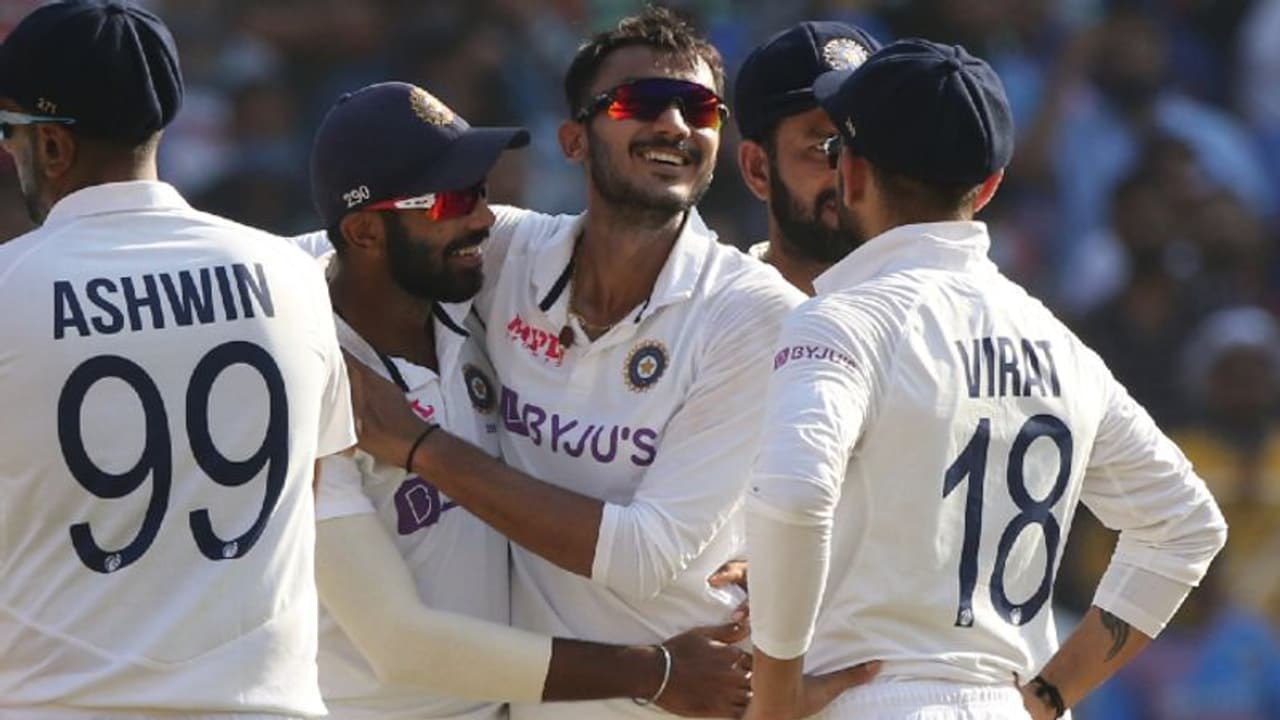 ಪಿಂಕ್ ಬಾಲ್ ಟೆಸ್ಟ್; ಅಕ್ಸರ್ ಮಾರಕ ದಾಳಿ, ಇಂಗ್ಲೆಂಡ್ ಅಲ್ಪ ಮೊತ್ತಕ್ಕೆ ಆಲೌಟ್ ಪಿಂಕ್ ಬಾಲ್ ಟೆಸ್ಟ್; ಅಕ್ಸರ್ ಮಾರಕ ದಾಳಿ, ಇಂಗ್ಲೆಂಡ್ ಅಲ್ಪ ಮೊತ್ತಕ್ಕೆ ಆಲೌಟ್