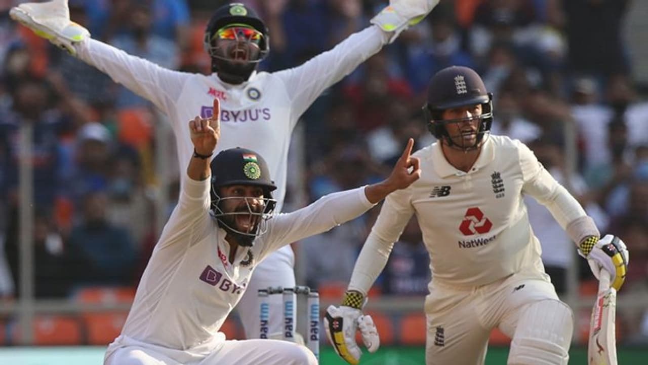 Ind vs Eng: इंग्लैंड 112 रन पर ढेर, अक्षर ने 6 विकेट झटके; भारत ने पहले दिन 3 विकेट खोकर 99 रन बनाए Ind vs Eng: इंग्लैंड 112 रन पर ढेर, अक्षर ने 6 विकेट झटके; भारत ने पहले दिन 3 विकेट खोकर 99 रन बनाए