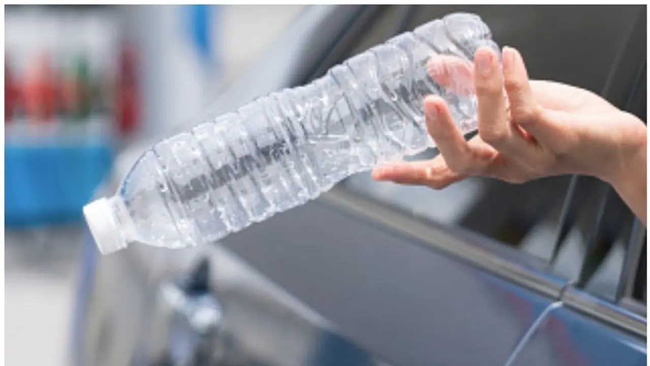 കാറില് നിന്ന് ബോട്ടില് പുറത്തേക്കെറിഞ്ഞത് ചോദ്യം ചെയ്ത് മാധ്യമപ്രവര്ത്തകനു നേരേ ആക്രമണശ്രമം; പരാതി നല്കി കാറില് നിന്ന് ബോട്ടില് പുറത്തേക്കെറിഞ്ഞത് ചോദ്യം ചെയ്ത് മാധ്യമപ്രവര്ത്തകനു നേരേ ആക്രമണശ്രമം; പരാതി നല്കി