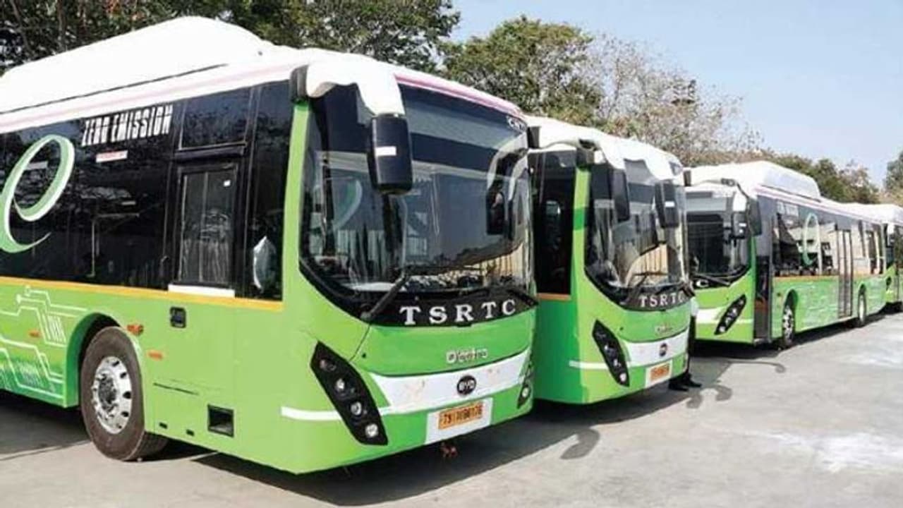 TamilNadu election: सौगातों की बहार, 2000 इलेक्ट्रिक बसें खरीदेगी सरकार TamilNadu election: सौगातों की बहार, 2000 इलेक्ट्रिक बसें खरीदेगी सरकार