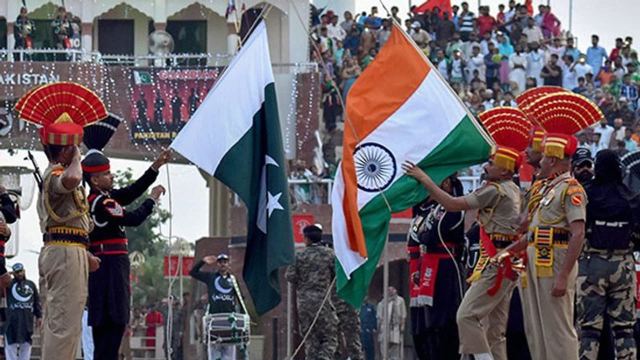 भारत पाकिस्तान की जेलों में कैद 954 लोगों को है वतन लौटने का इंतजार, सरहद लांघने की गलती ने किया बे वतन भारत पाकिस्तान की जेलों में कैद 954 लोगों को है वतन लौटने का इंतजार, सरहद लांघने की गलती ने किया बे वतन