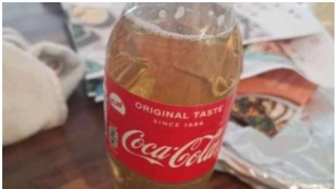 ഓർഡർ ചെയ്ത ഭക്ഷണത്തിനൊപ്പം സൗജന്യമായി യുവാവിന് ലഭിച്ചത് ഒരു കുപ്പി മൂത്രവും ഓർഡർ ചെയ്ത ഭക്ഷണത്തിനൊപ്പം സൗജന്യമായി യുവാവിന് ലഭിച്ചത് ഒരു കുപ്പി മൂത്രവും