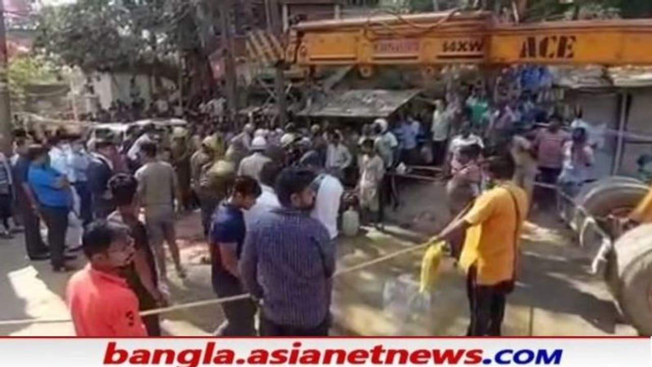 কুদঘাটে ম্যানহোলে আটকে শ্রমিকের মৃত্যুতে শোকস্তব্ধ মালদহ, কী কারনে দুর্ঘটনা জানতে তদন্ত কুদঘাটে ম্যানহোলে আটকে শ্রমিকের মৃত্যুতে শোকস্তব্ধ মালদহ, কী কারনে দুর্ঘটনা জানতে তদন্ত