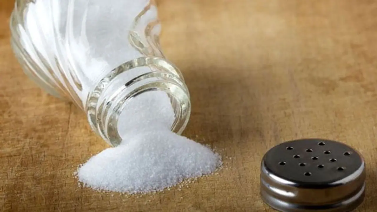 Vastu Tips: বেডরুমের এক কোণায় রেখে দিন নুন, সংসারে ফিরবে শান্তি সমৃদ্ধি