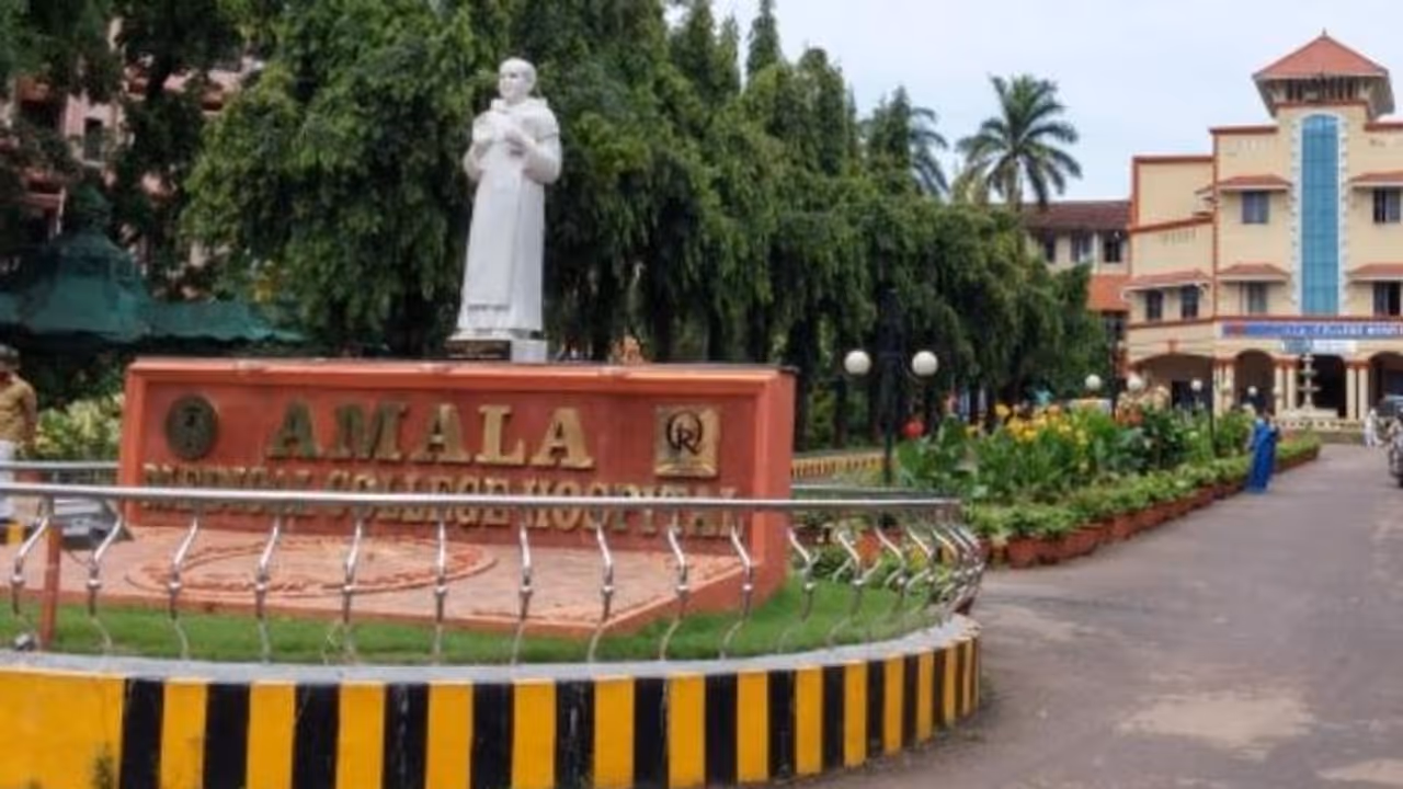 അമല മെഡിക്കൽ കോളേജ് കെട്ടിടത്തിന് മുകളിൽ നിന്ന് എംബിബിഎസ് വിദ്യാർത്ഥിനി താഴേക്ക് ചാടി അമല മെഡിക്കൽ കോളേജ് കെട്ടിടത്തിന് മുകളിൽ നിന്ന് എംബിബിഎസ് വിദ്യാർത്ഥിനി താഴേക്ക് ചാടി