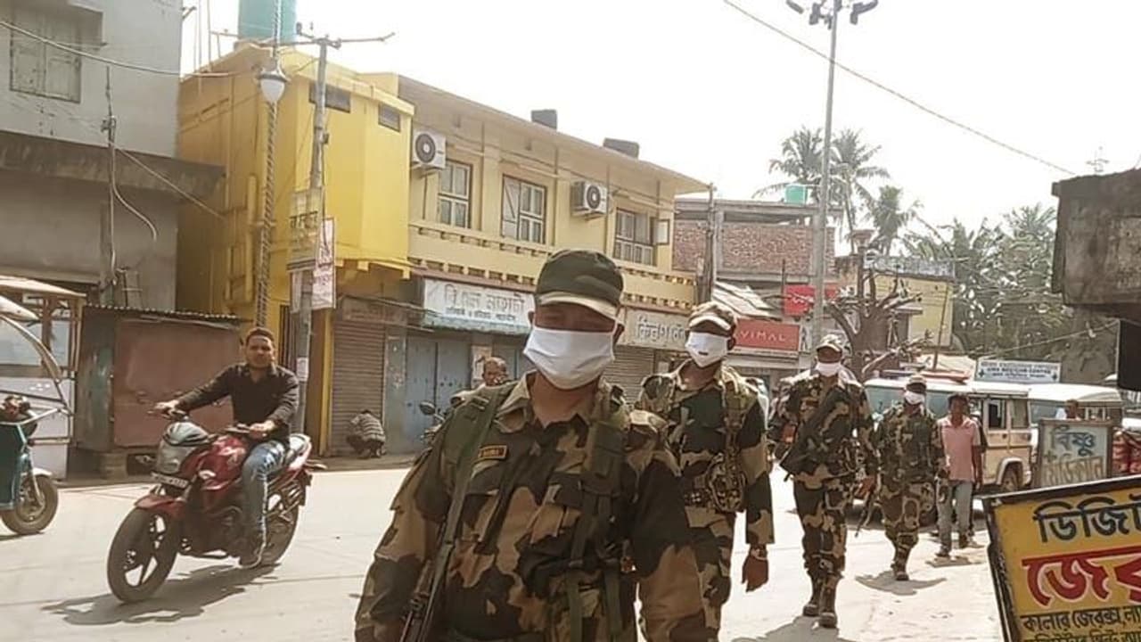 ভোটের পরও থাকবে কেন্দ্রীয় বাহিনী এখনও অশান্ত নন্দীগ্রাম কেশপুর, ৪ জেলায় উদ্ধার বোমা গুলি ভোটের পরও থাকবে কেন্দ্রীয় বাহিনী এখনও অশান্ত নন্দীগ্রাম কেশপুর, ৪ জেলায় উদ্ধার বোমা গুলি