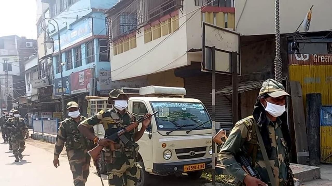 মুর্শিবাদারে পৌছল কেন্দ্রীয় বাহিনি, মানুষের মনের ভীতি কাটানোই প্রধান লক্ষ্য মুর্শিবাদারে পৌছল কেন্দ্রীয় বাহিনি, মানুষের মনের ভীতি কাটানোই প্রধান লক্ষ্য