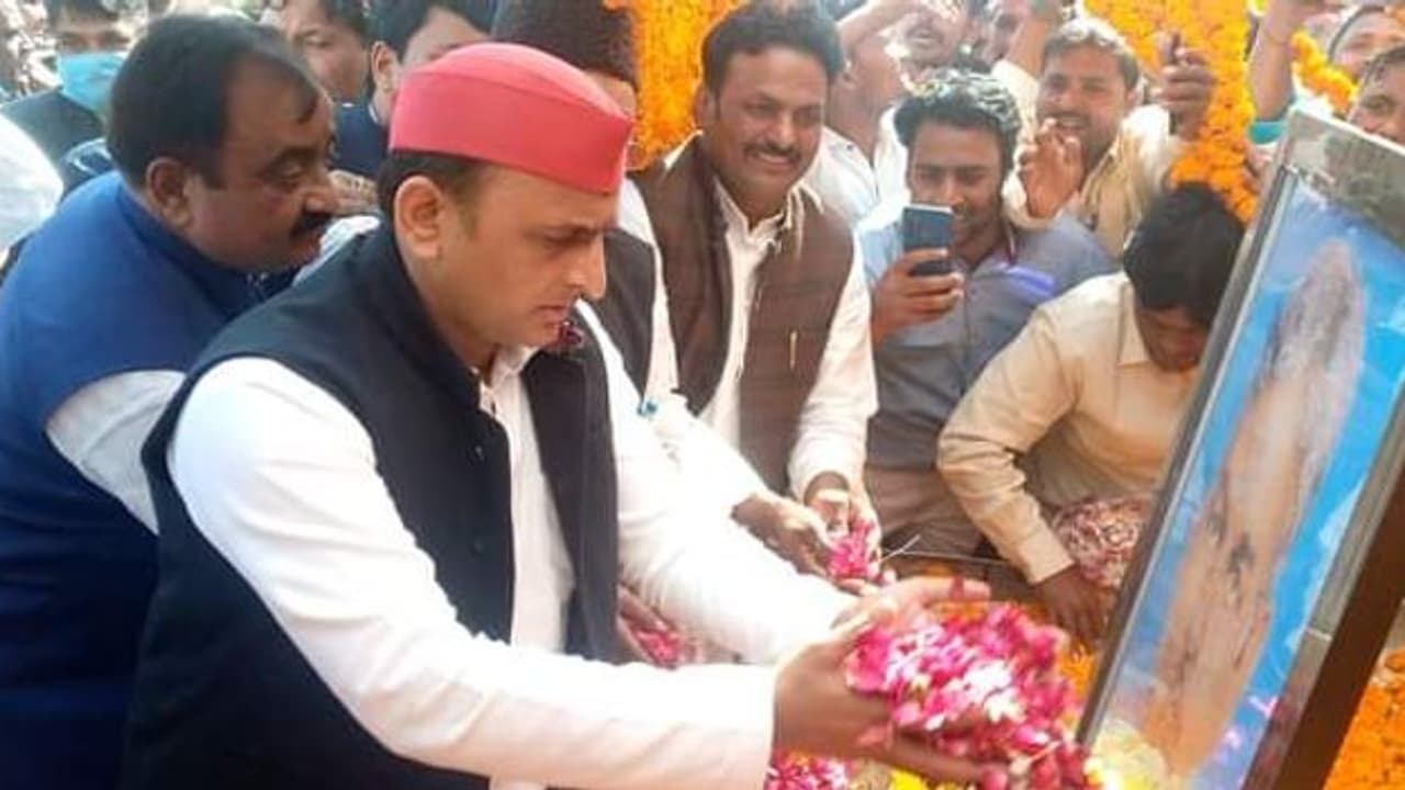 Akhilesh Yadav का PM Modi पर हमला, बोले जिन्होंने गंगा की कसम खा कर कहा था साफ होंगी, वो मां आज भी गंदी कैसे Akhilesh Yadav का PM Modi पर हमला, बोले जिन्होंने गंगा की कसम खा कर कहा था साफ होंगी, वो मां आज भी गंदी कैसे