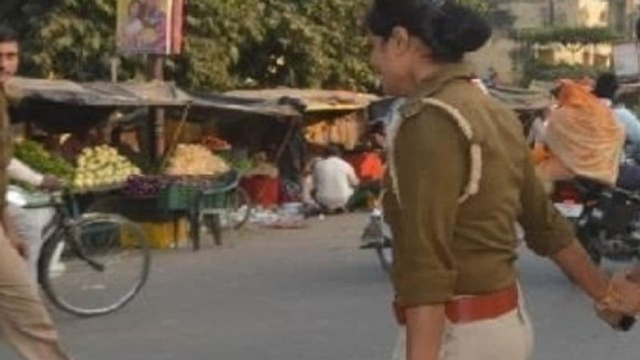 దారుణం.. ఇంట్లో ఎక్కువగా ఉండటం లేదని మహిళా పోలీసును హతమార్చిన భర్త.. దారుణం.. ఇంట్లో ఎక్కువగా ఉండటం లేదని మహిళా పోలీసును హతమార్చిన భర్త..