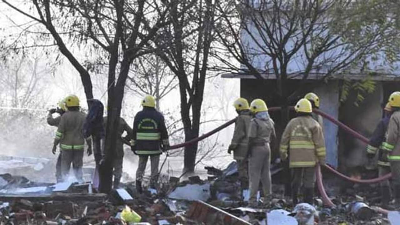 Fireworks Accident: இதுக்கு ஒரு முடிவே இல்லையா? பட்டாசு ஆலையில் பயங்கர வெடி விபத்து.. 3 பேர் உடல்சிதறி பலி.!