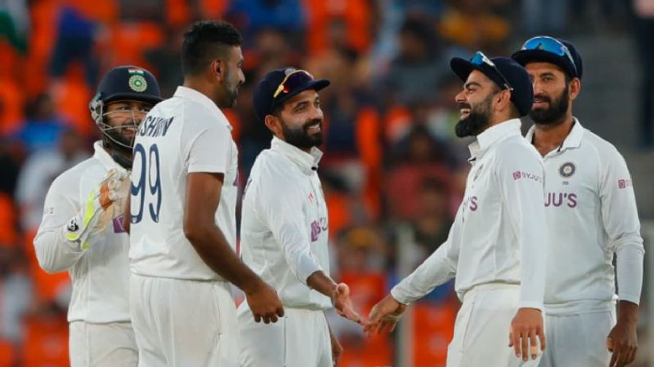 పింక్ బాల్ టెస్టు పిచ్పై రిపోర్లు సమర్పించిన ఐసీసీ... ‘యావరేజ్ పిచ్’ అంటూ... పింక్ బాల్ టెస్టు పిచ్పై రిపోర్లు సమర్పించిన ఐసీసీ... ‘యావరేజ్ పిచ్’ అంటూ...