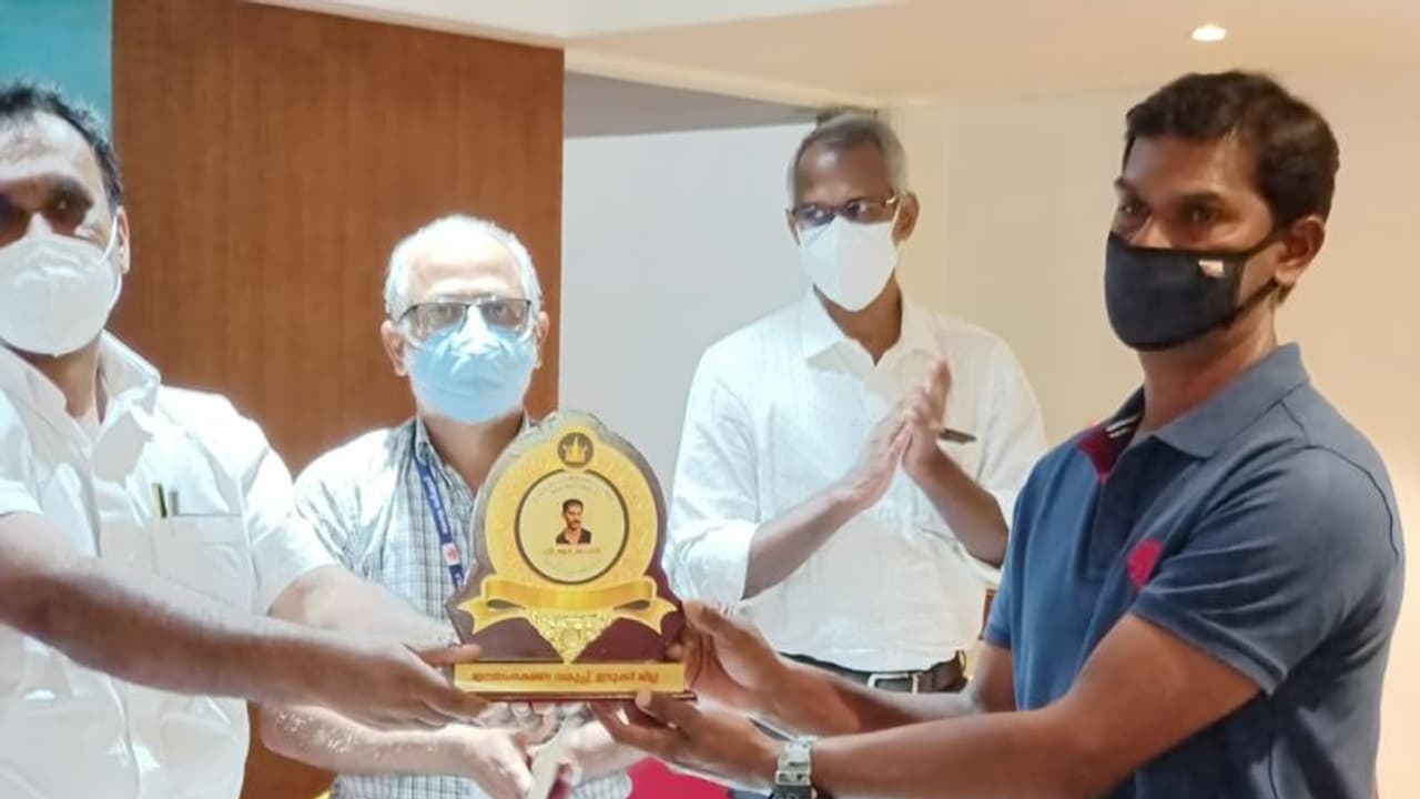 മൃഗബലിയ്ക്കെതിരെ പോരാടിയ യുവാവിന് മൃഗസംരക്ഷണ വകുപ്പിന്റെ ബഹുമതി മൃഗബലിയ്ക്കെതിരെ പോരാടിയ യുവാവിന് മൃഗസംരക്ഷണ വകുപ്പിന്റെ ബഹുമതി