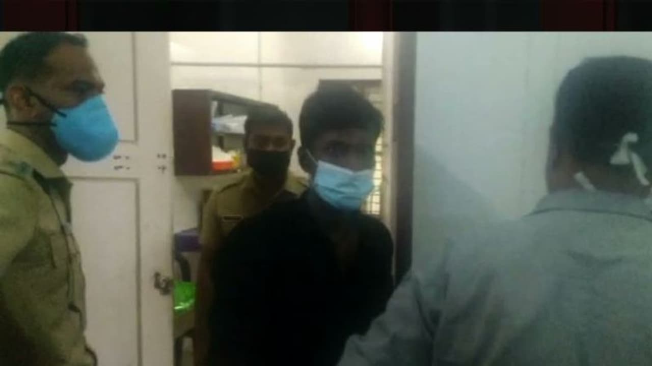 ബസ് കിട്ടിയില്ല, കെഎസ്ആർടിസി മോഷ്ടിച്ച് യാത്ര ചെയ്ത 'ടിപ്പർ അനി' പിടിയിൽ ബസ് കിട്ടിയില്ല, കെഎസ്ആർടിസി മോഷ്ടിച്ച് യാത്ര ചെയ്ത 'ടിപ്പർ അനി' പിടിയിൽ