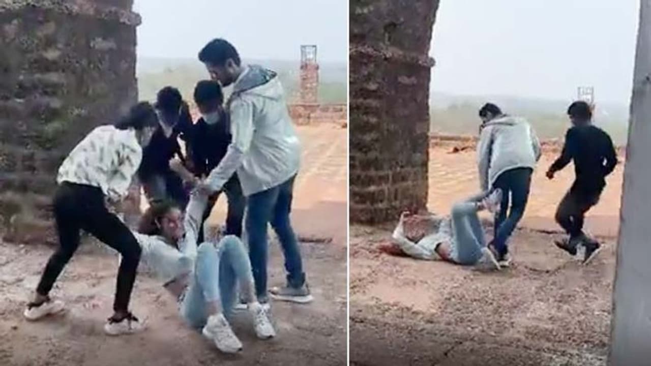 'Crack' की शूटिंग के दौरान हादसे का शिकार हुईं 'Wink Girl', वीडियो शेयर कर कही ये बात 'Crack' की शूटिंग के दौरान हादसे का शिकार हुईं 'Wink Girl', वीडियो शेयर कर कही ये बात