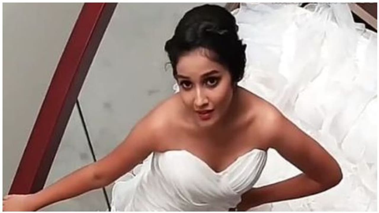 காதலை ஏற்காவிட்டால் தற்கொலை..? அனிகாவிற்கு அதிர்ச்சி கொடுத்த ரசிகர்..! வைரல் வீடியோ...