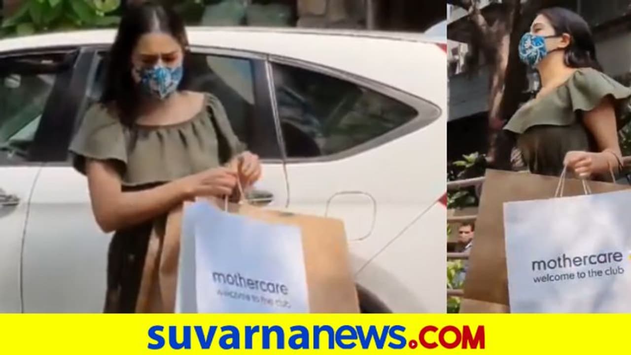 ಪುಟ್ಟ ತಮ್ಮನಿಗೆ ಗಿಫ್ಟ್ ತಂದ ಸಾರಾ ಅಲಿ ಖಾನ್..! ಪುಟ್ಟ ತಮ್ಮನಿಗೆ ಗಿಫ್ಟ್ ತಂದ ಸಾರಾ ಅಲಿ ಖಾನ್..!