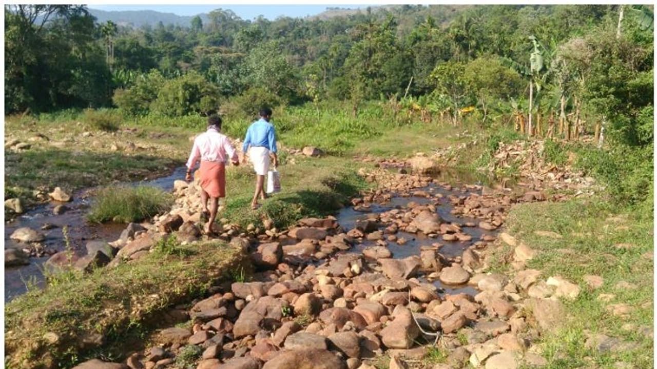 പ്രളയത്തില് റോഡ് തകര്ന്നു; രണ്ട് വര്ഷം പിന്നിട്ട് മക്കിമലക്കാരുടെ ദുരിതയാത്ര പ്രളയത്തില് റോഡ് തകര്ന്നു; രണ്ട് വര്ഷം പിന്നിട്ട് മക്കിമലക്കാരുടെ ദുരിതയാത്ര