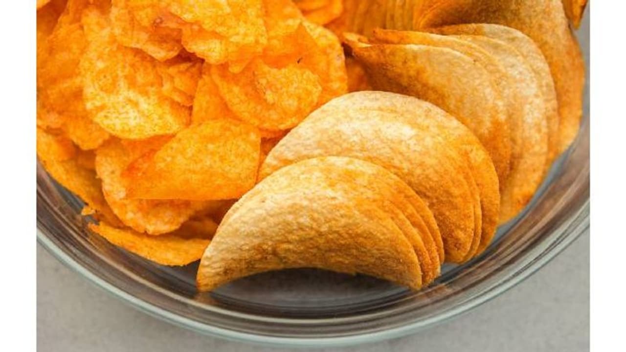 'പൊട്ടറ്റോ ചിപ്സും ചോക്ലേറ്റും മോഷ്ടിച്ചു', വിദ്യാർത്ഥികളെ ഡീബാർ ചെയ്ത് കോളേജ്, തടഞ്ഞ് കോടതി, പകരം ശിക്ഷ! 'പൊട്ടറ്റോ ചിപ്സും ചോക്ലേറ്റും മോഷ്ടിച്ചു', വിദ്യാർത്ഥികളെ ഡീബാർ ചെയ്ത് കോളേജ്, തടഞ്ഞ് കോടതി, പകരം ശിക്ഷ!