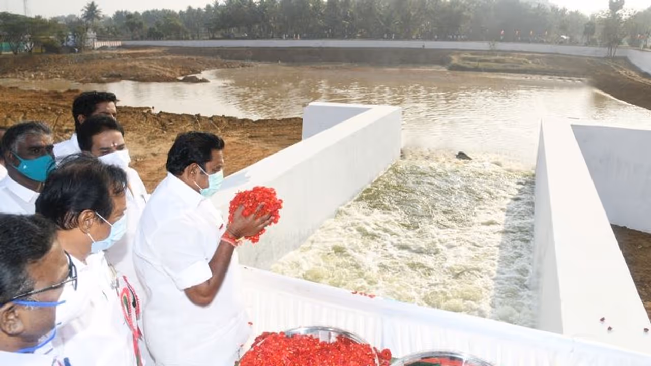 அதிமுகவின் முதல் வேட்பாளர் பட்டியல் 6/50... பாஜக மூலம் தடை போட்ட டி.டி.வி.தினகரன்..! அதிமுகவின் முதல் வேட்பாளர் பட்டியல் 6/50... பாஜக மூலம் தடை போட்ட டி.டி.வி.தினகரன்..!