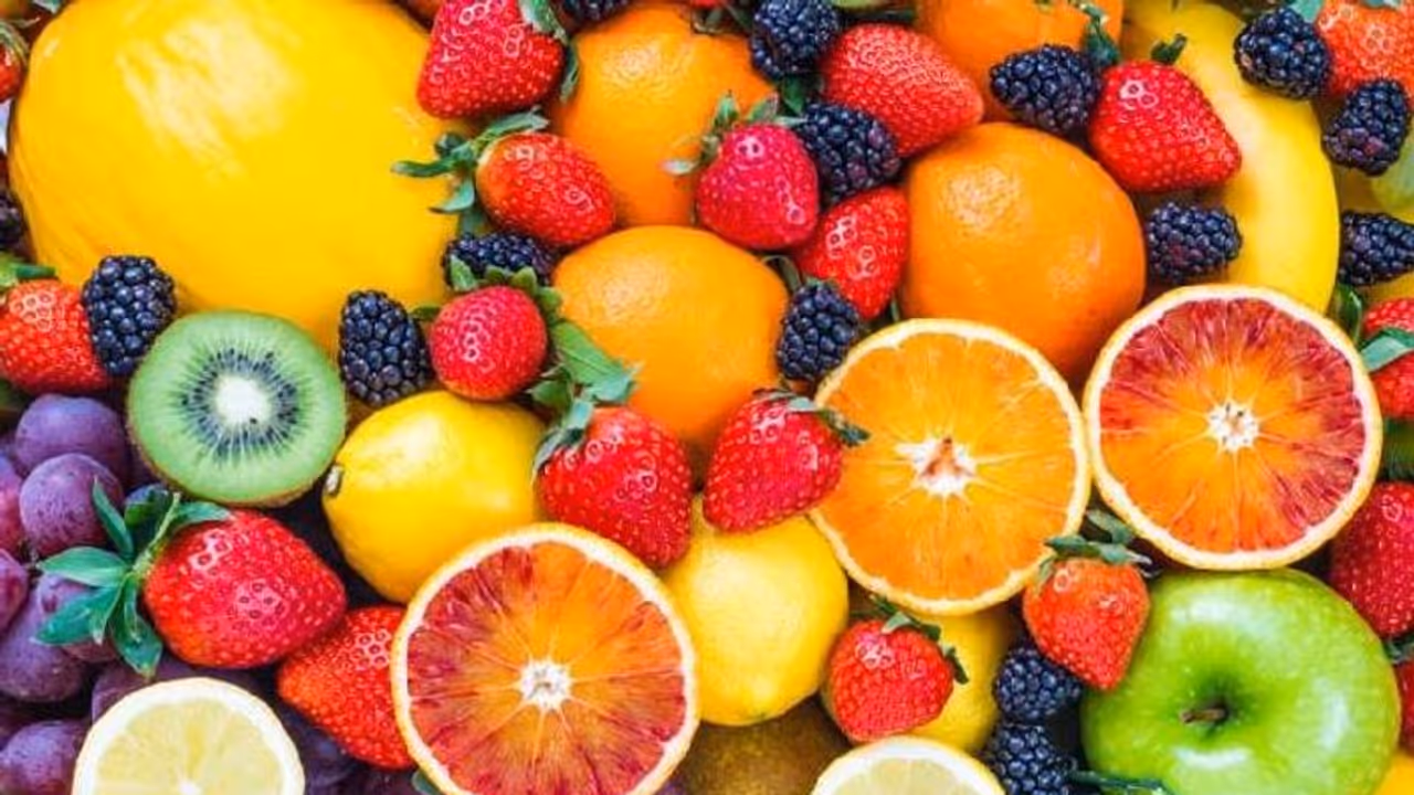 ഈ മൂന്ന് പഴങ്ങള്‍ ഡയറ്റില്‍ ഉൾപ്പെടുത്തൂ; ഗുണമുണ്ടെന്ന് ന്യൂട്രീഷ്യനിസ്റ്റ്!