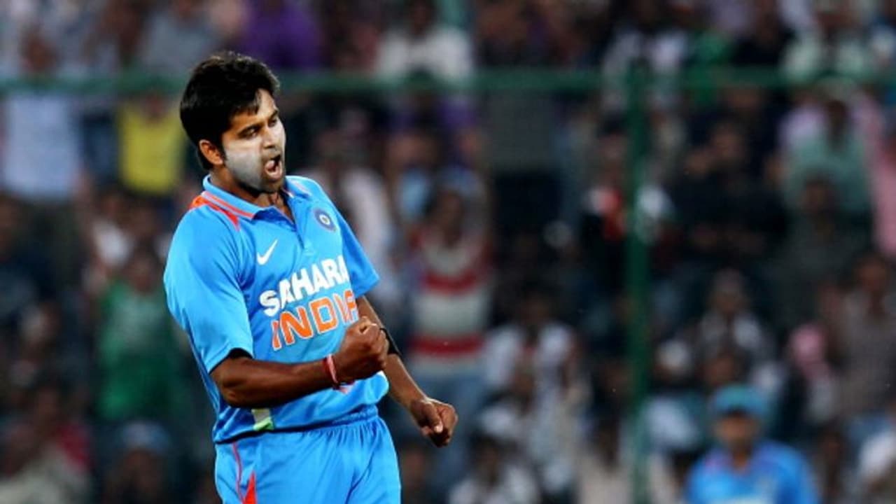 తండ్రైన మాజీ క్రికెటర్ ఆర్ వినయ్ కుమార్... భార్య రిచా సింగ్తో కలిసి దిగిన ఫోటో షేర్ చేసి... తండ్రైన మాజీ క్రికెటర్ ఆర్ వినయ్ కుమార్... భార్య రిచా సింగ్తో కలిసి దిగిన ఫోటో షేర్ చేసి...