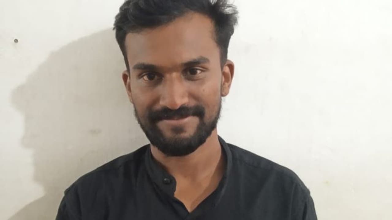 പ്രശ്നം മാറാൻ സ്വർണം അലമാരയിൽ വെക്കണം, എടുക്കാൻ മറ്റൊരാളെ ഏൽപ്പിക്കും, ഈ മന്ത്രവാദിയുടെ തട്ടിപ്പ് ഇങ്ങനെ പ്രശ്നം മാറാൻ സ്വർണം അലമാരയിൽ വെക്കണം, എടുക്കാൻ മറ്റൊരാളെ ഏൽപ്പിക്കും, ഈ മന്ത്രവാദിയുടെ തട്ടിപ്പ് ഇങ്ങനെ