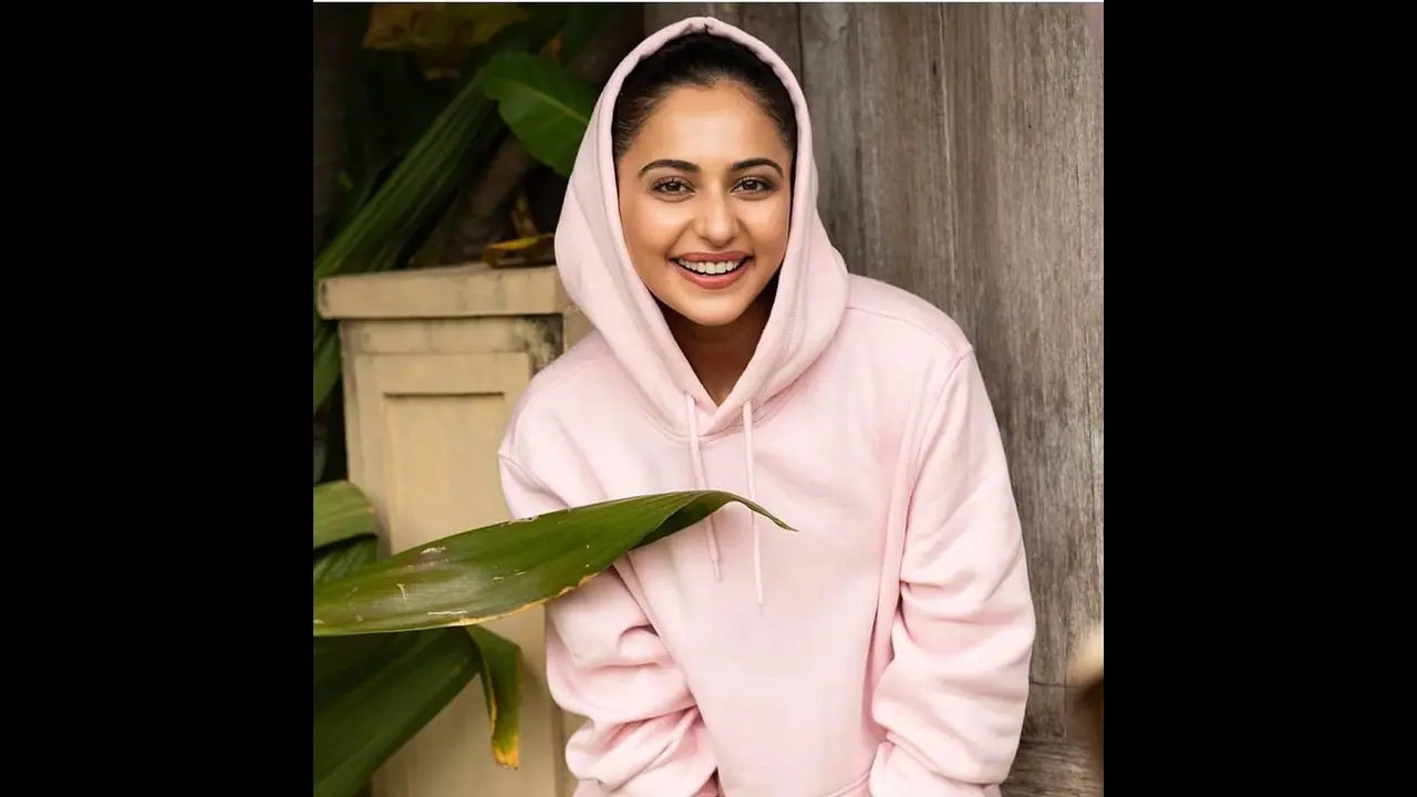 రకుల్ ప్రీత్..కండోమ్ టెస్ట్ చేస్తుంది రకుల్ ప్రీత్..కండోమ్ టెస్ట్ చేస్తుంది