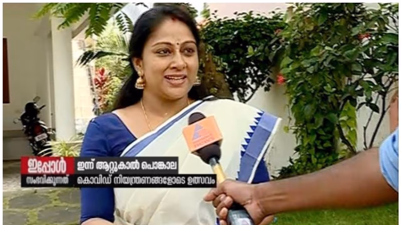 ആറ്റുകാൽ പൊങ്കാല: പതിവ് മുടക്കാതെ ചിപ്പി; വീട്ടുമുറ്റത്ത് പൊങ്കാലയിട്ടു ആറ്റുകാൽ പൊങ്കാല: പതിവ് മുടക്കാതെ ചിപ്പി; വീട്ടുമുറ്റത്ത് പൊങ്കാലയിട്ടു