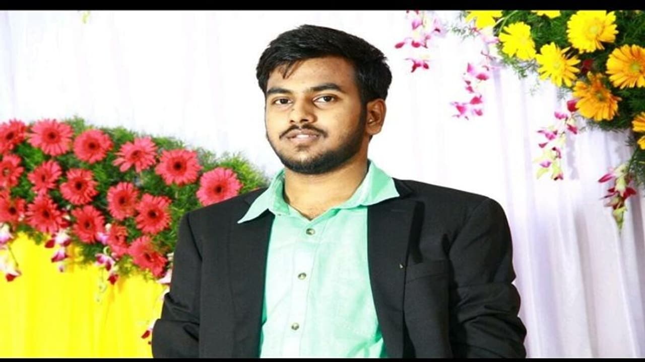 తిరుమలలో విషాదం : అలిపిరి నడకమార్గంలో గుండెపోటుతో భక్తుడు మృతి ! తిరుమలలో విషాదం : అలిపిరి నడకమార్గంలో గుండెపోటుతో భక్తుడు మృతి !