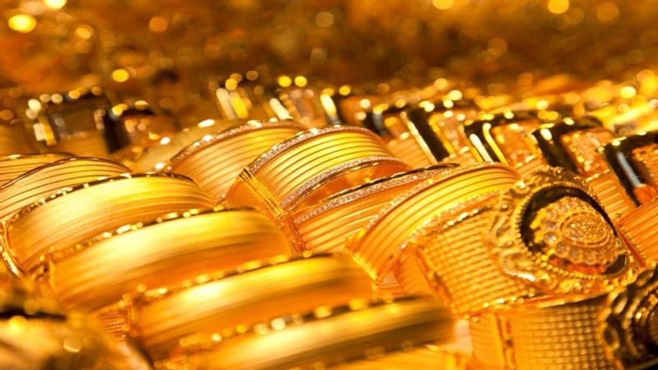 Gold Rate Today: വിശ്രമം തുടർന്ന് സ്വർണവില; വെള്ളി വിലയിലും മാറ്റമില്ല; വിപണി നിരക്ക് അറിയാം Gold Rate Today: വിശ്രമം തുടർന്ന് സ്വർണവില; വെള്ളി വിലയിലും മാറ്റമില്ല; വിപണി നിരക്ക് അറിയാം