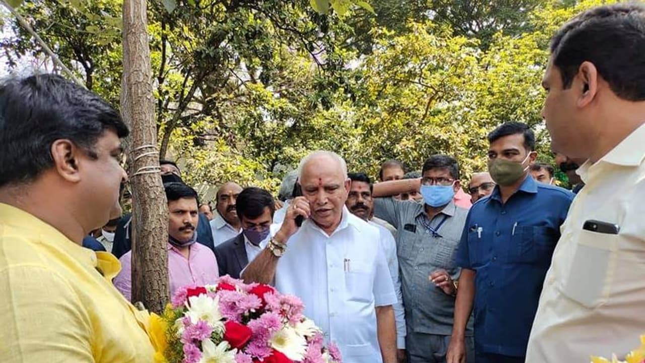 ರಾಜಹುಲಿ ಯಡಿಯೂರಪ್ಪ ಮನೆ ಮುಂದೆ ನಿಂತ ಘರ್ಜಿಸುವ ಸಿಂಹ..!