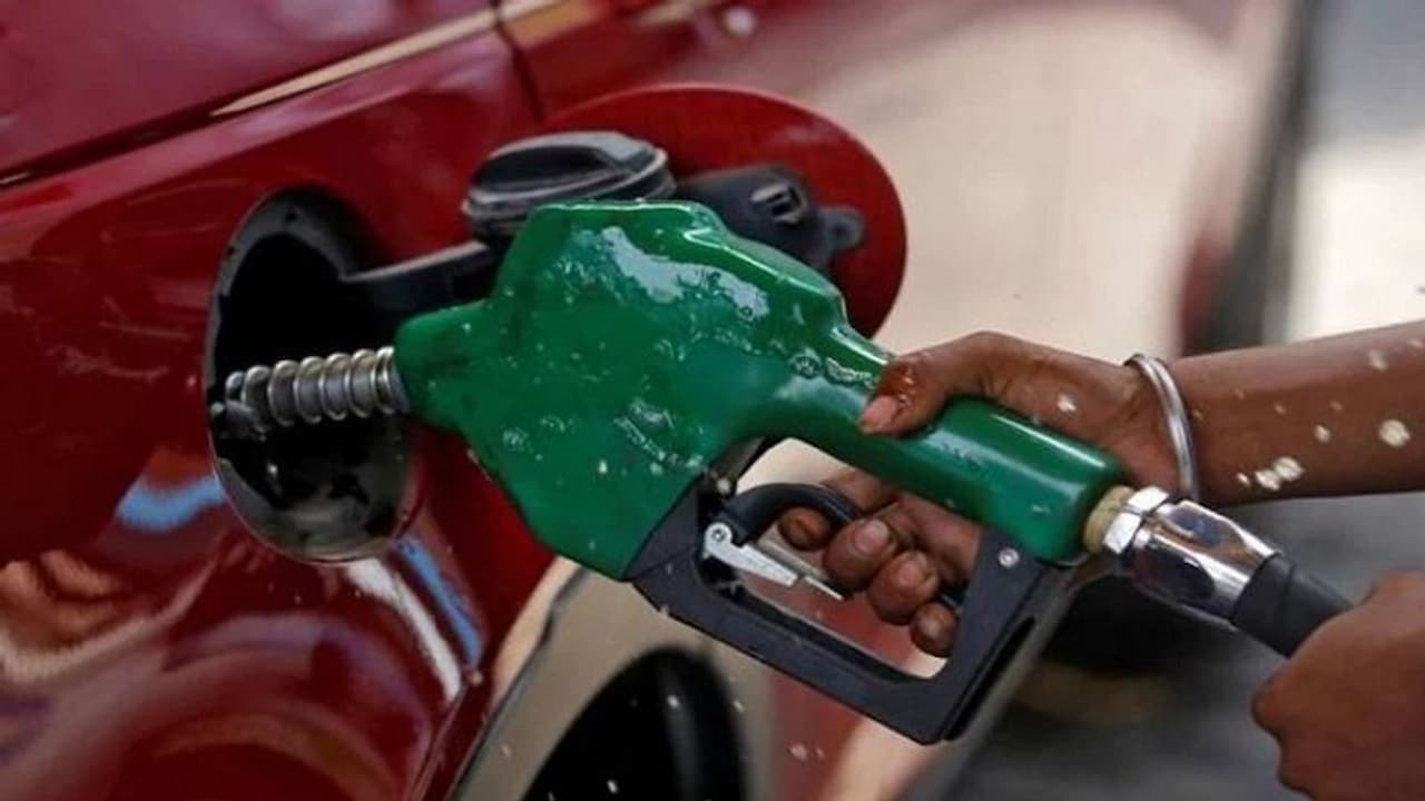 Petrol Diesel Price Today, 4 Feb 2022: रिकॉर्ड लेवल पर क्रूड ऑयल, जानिए 11 शहरों में कितने हुए फ्यूल प्राइस Petrol Diesel Price Today, 4 Feb 2022: रिकॉर्ड लेवल पर क्रूड ऑयल, जानिए 11 शहरों में कितने हुए फ्यूल प्राइस