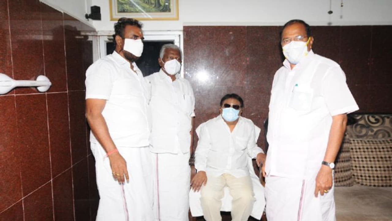 அதிமுக தேமுதிக தொகுதி பங்கீட்டில் இழுபறி..! 2 மணி நேரமாக நீடிக்கும் பேச்சுவார்த்தை